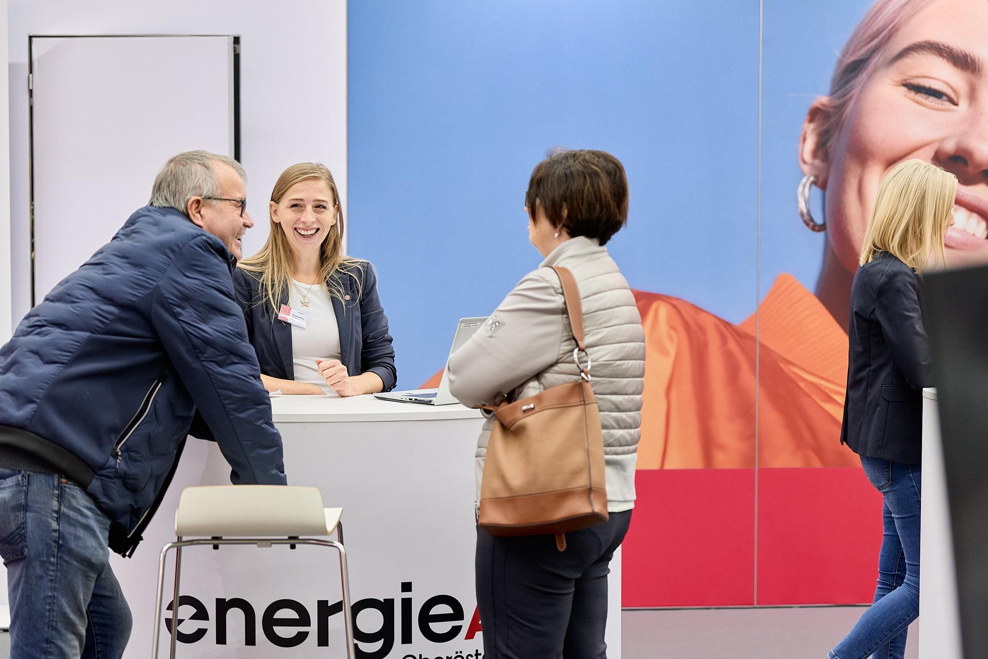 Haus&Bau Messe Ried 2025 Fotodokumentation, Messe, Beratung, Gespräch, Messestand, Feel Good Energie