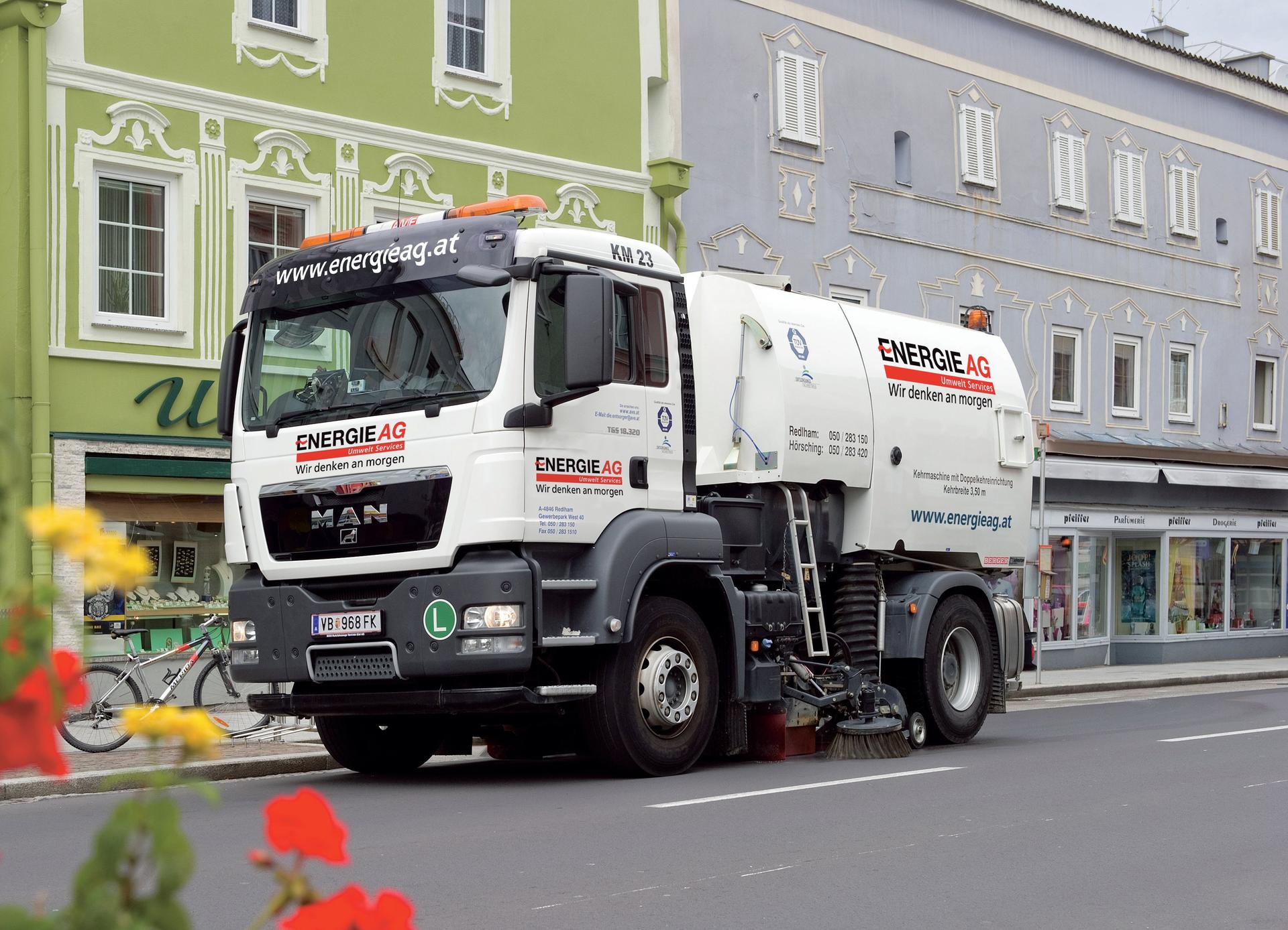 Umwelt Service LKW Kehrmaschine Straßenreinigung Kehrung KM23