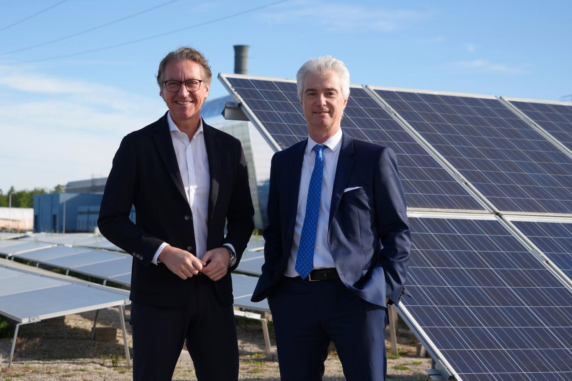 AMAG erweitert gemeinsam mit der Energie AG die bestehende Aufdach-PV-Anlage, CEO Schitter