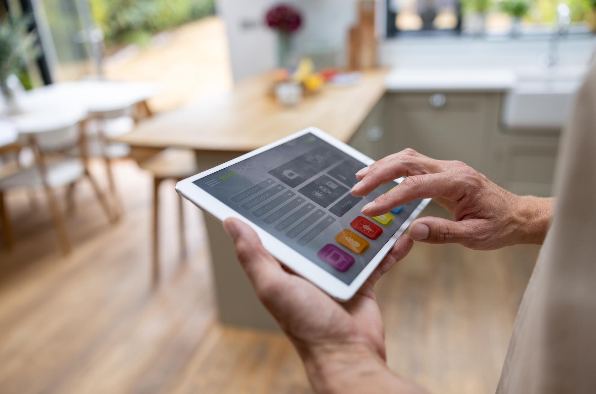 Close-up on a man controlling the lights of his smart home using a tablet - technology concepts
Ifea