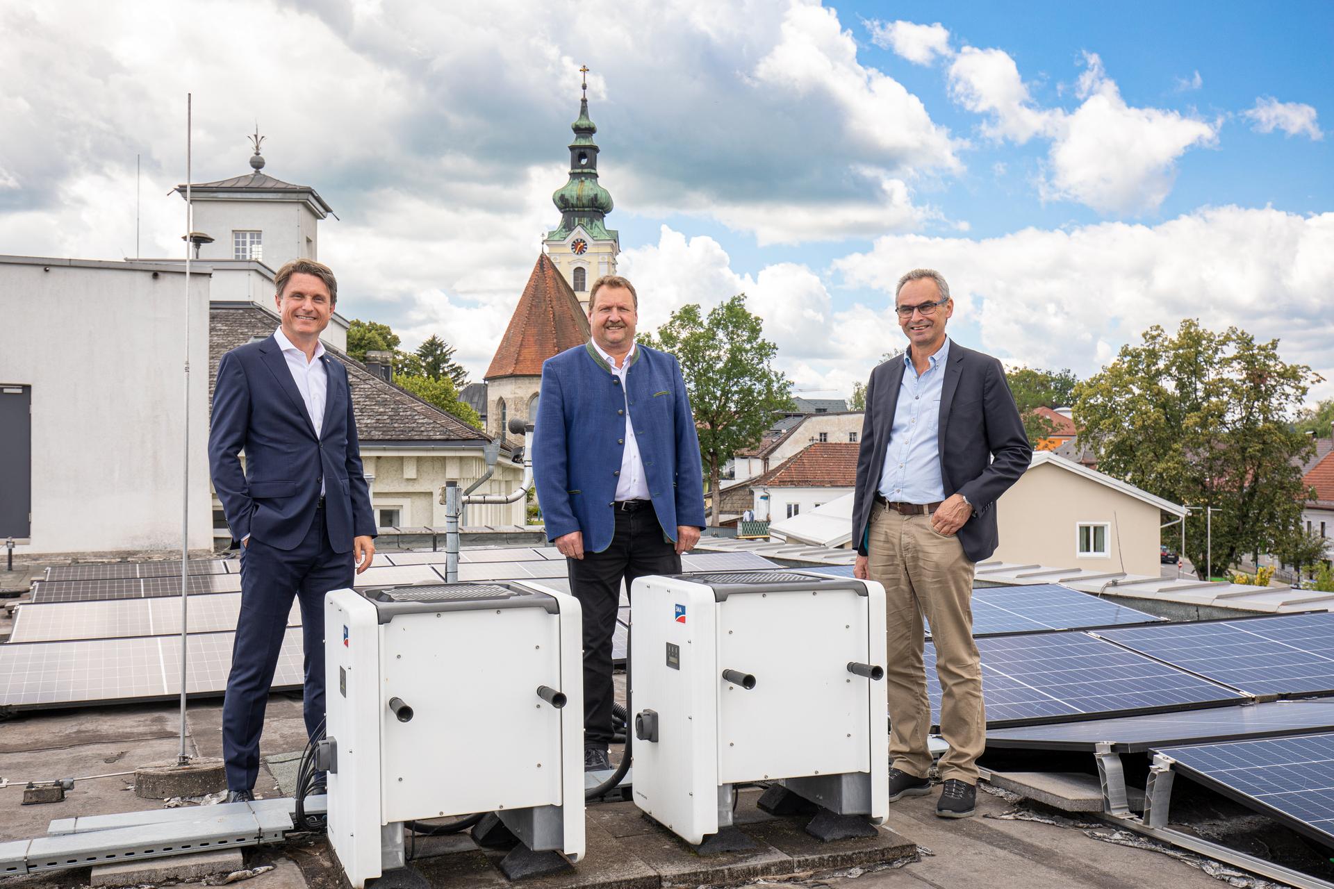 V. l.: Alexander Marchner (GF Energie AG Vertriebs GmbH), Helmut Wesenauer (Vizebürgermeister von Frankenmarkt) und Peter Zieher (Bürgermeister von Frankenmarkt).
