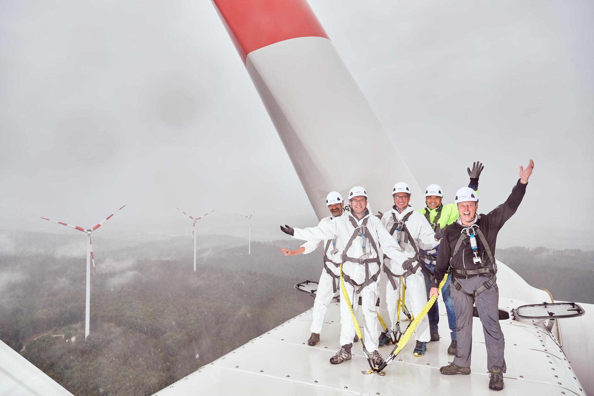 Windrad Besichtigung
Windpark Kobernaußerwald Munderfing
CEO Leonhard Schitter
LR Markus Achleitner
Josef Postl, Erzeugung
Martin Voggenberger
Joachim Payr EWS