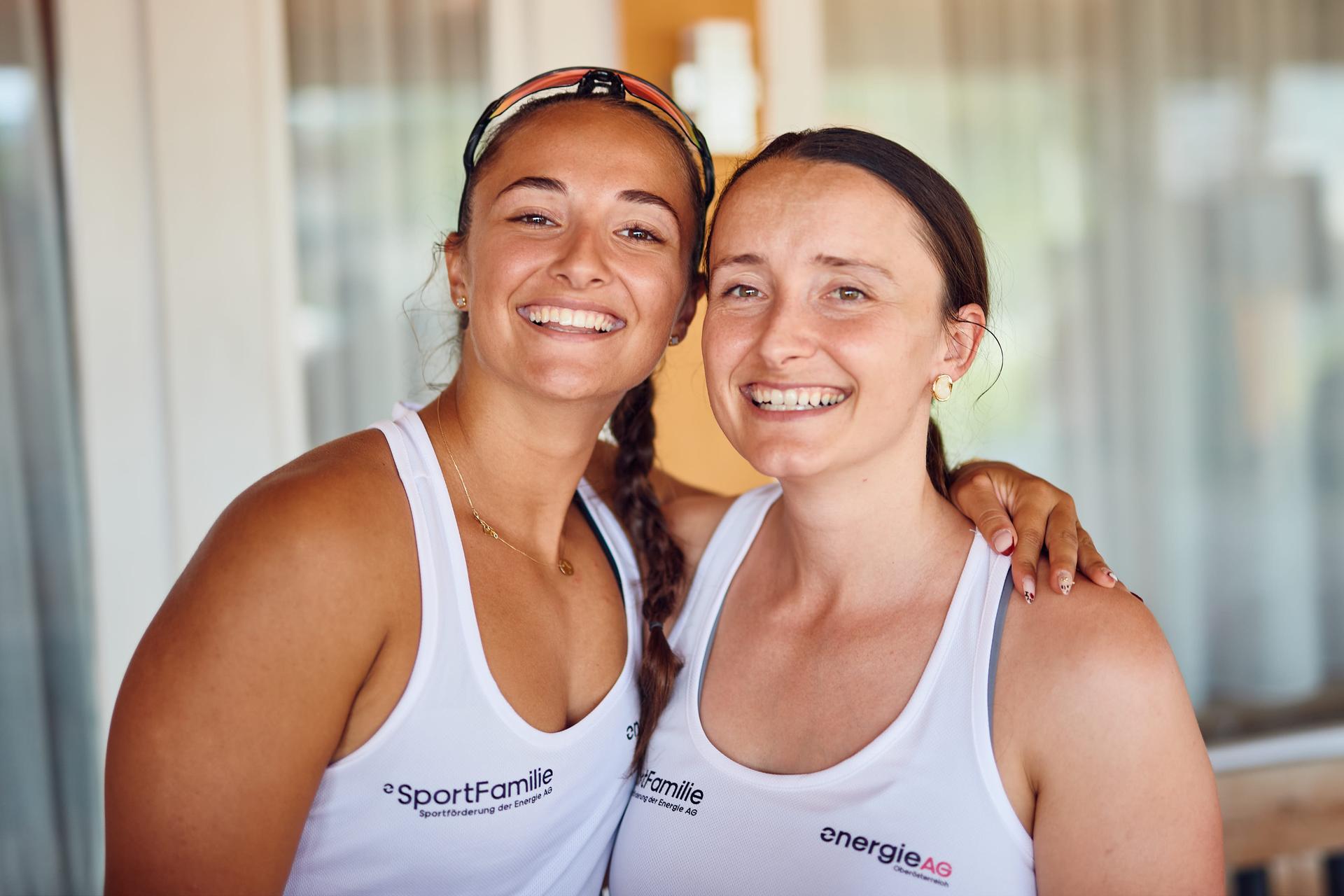 Schwestern:

Adriana Lehaci (Kanu) mit großer Schwester Ana Franz (vorm. Lehaci, ehem. Kanu)