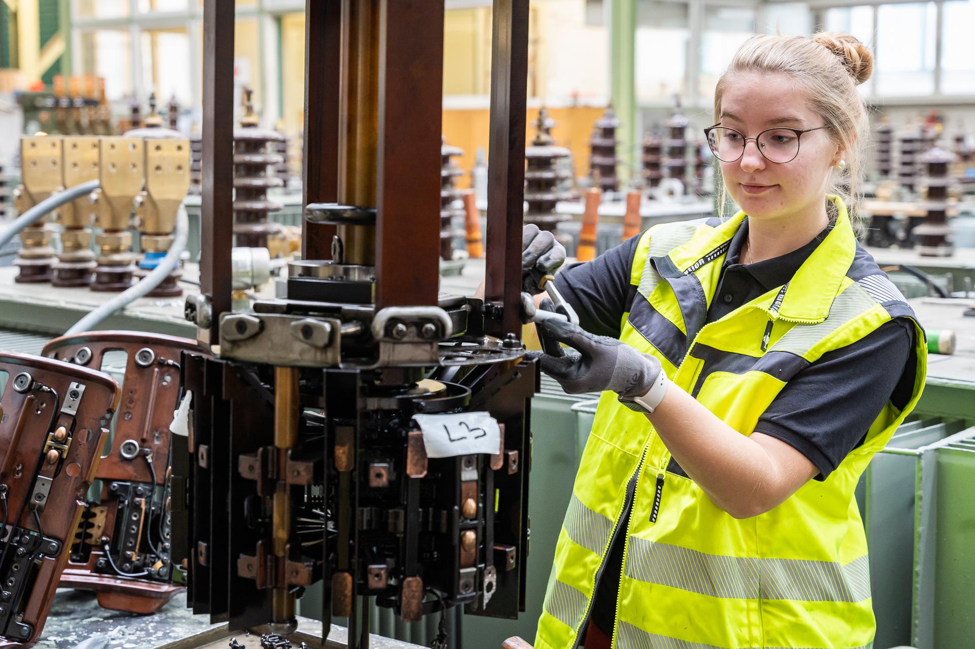 Tech Services, Maschinenbau (NC-Maschinenpark), Schweißtechnik und Sonderfertigung, Instandhaltung und Störungsbehebung von Wasserkraftwerken und Wärmekraftwerke