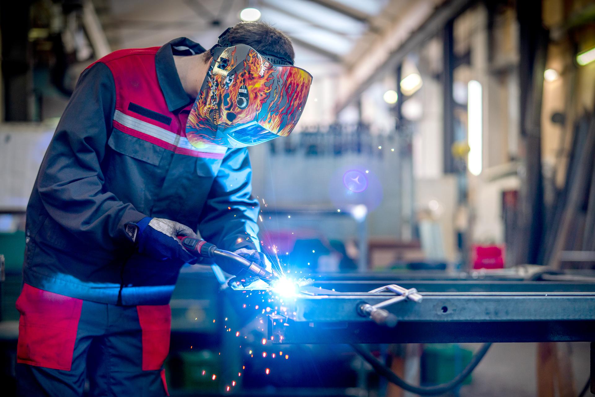 Tech Services, Maschinenbau (NC-Maschinenpark), Schweißtechnik und Sonderfertigung, Instandhaltung und Störungsbehebung von Wasserkraftwerken und Wärmekraftwerke