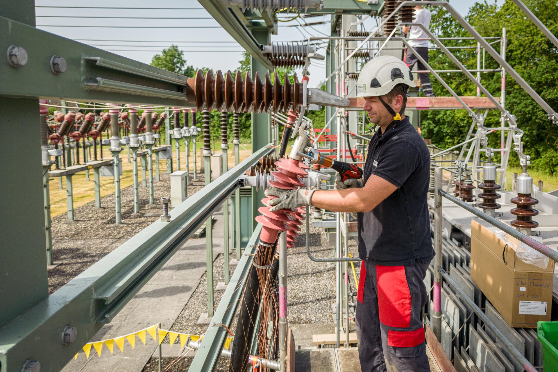 Hoch-, Mittel- und Niederspannungsnetz, Trafostation