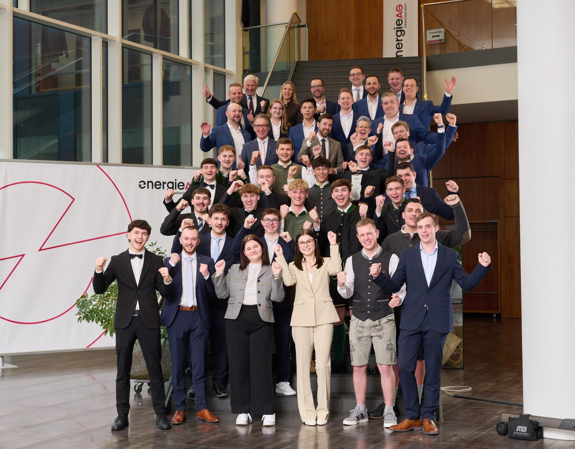 Gruppenfoto Lehrabschluss 2026, Lehrlinge, Ausbildner, Vorstand
Leonhard	Schitter
Alexander	Kirchner
Michael	Blätterbinder
Sandra 	Brandstetter
Florian	Losbichler
Bernhard	Steiner
Sandra 	Kronheim
Klilian	Brandner
Michael	Brandtner
Martin	Holzinger
Rainer	Schögl
Philipp 	Huber
Paul	Bruderhofer
		Niklas	Moser
		Matthias	Pesendorfer
		Gabriel	Grafinger
		Leonie	Groiss
		Wolfgang	Preisch
		David	Beck
		Sebastian	Berger
		Martin	Bergmair
		Leon	Egger
		Gabriel	Haider
		Nico	Hrusca
		Laurin	Kao
		Leo	Katzlinger
		Jan	Neuwirth
		Tobias	Pesendorfer
		Julian	Pflügl
		Luca	Pohn
		Philipp 	Riedl
		Maximilian	Schantl
		Tobias	Spiessberger
		Felix	Tauber
		Timo	Traxler
		Michael	Viechtbauer
		Rudolf Franz	Küpper
		Anna	Kochan
		Sarah	Hones
