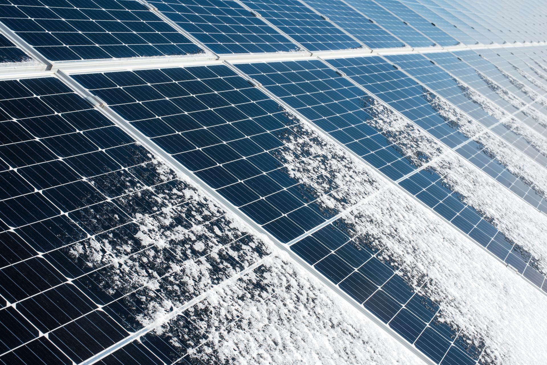 Solar panels in the snow. Energy saving station. Alternative energy. Reduced productivity in winter due to snow. Small business. Business with solar panels.
Photovoltaik
PV