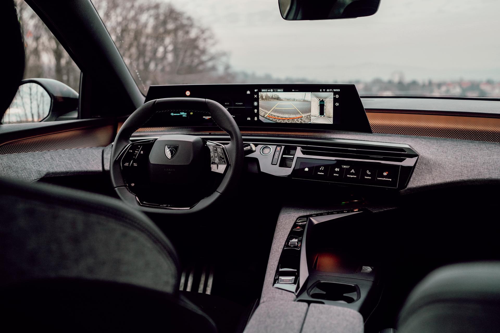 Peugeot e-3008