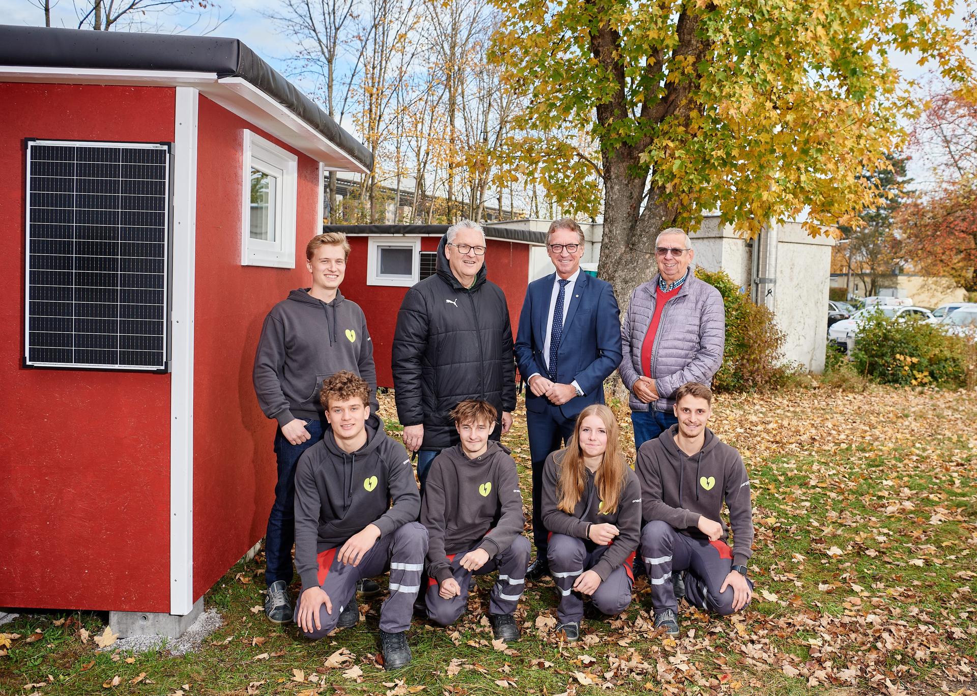 Weiteres Dach ueberm Kopf am Energie AG-Gelaende in Wegscheid aufgestellt